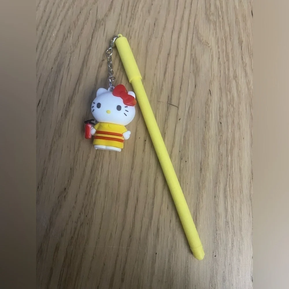 🆕Hello Kitty Journal & Charm Pen Set🆕